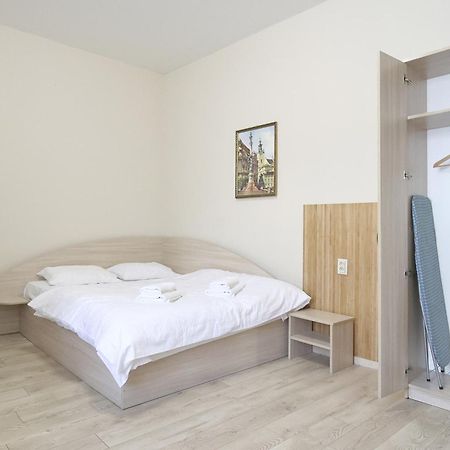 Buk Apartments On Doroshenka 25 ลวีฟ ภายนอก รูปภาพ