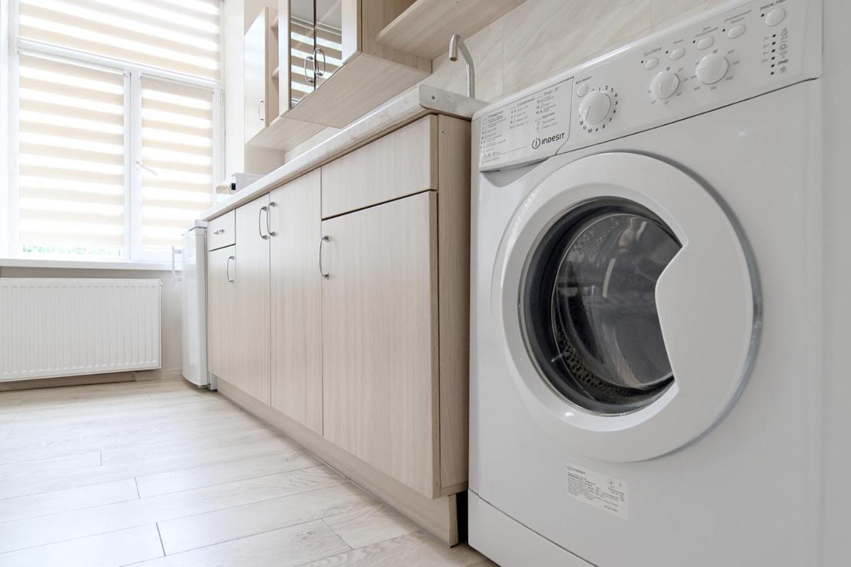 Buk Apartments On Doroshenka 25 ลวีฟ ภายนอก รูปภาพ