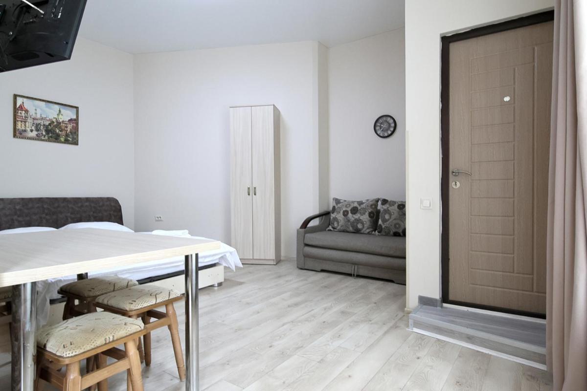 Buk Apartments On Doroshenka 25 ลวีฟ ภายนอก รูปภาพ