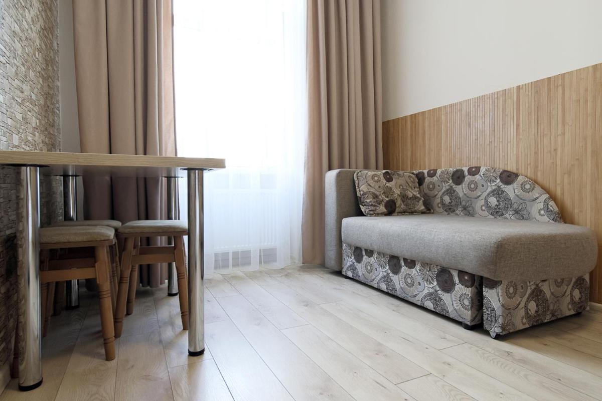 Buk Apartments On Doroshenka 25 ลวีฟ ภายนอก รูปภาพ