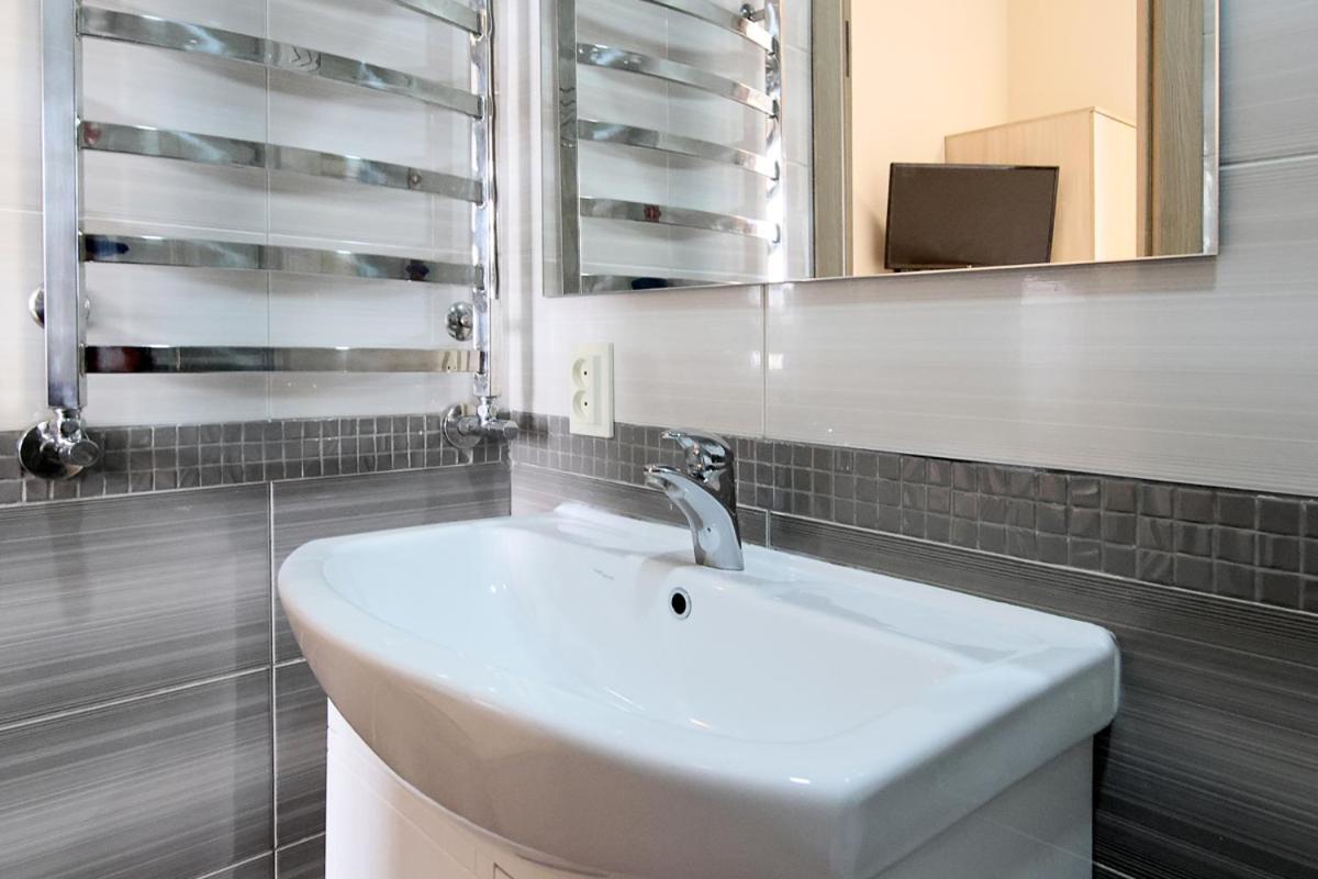 Buk Apartments On Doroshenka 25 ลวีฟ ภายนอก รูปภาพ