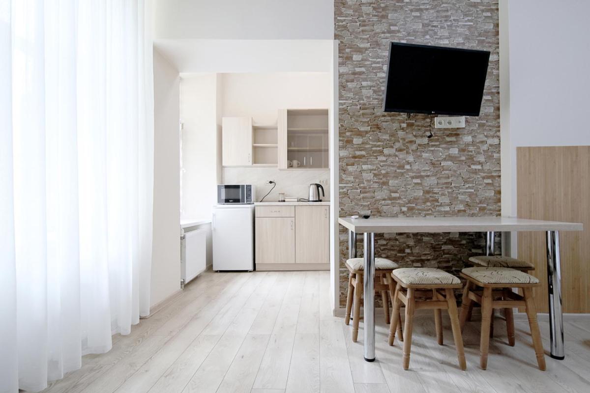 Buk Apartments On Doroshenka 25 ลวีฟ ภายนอก รูปภาพ