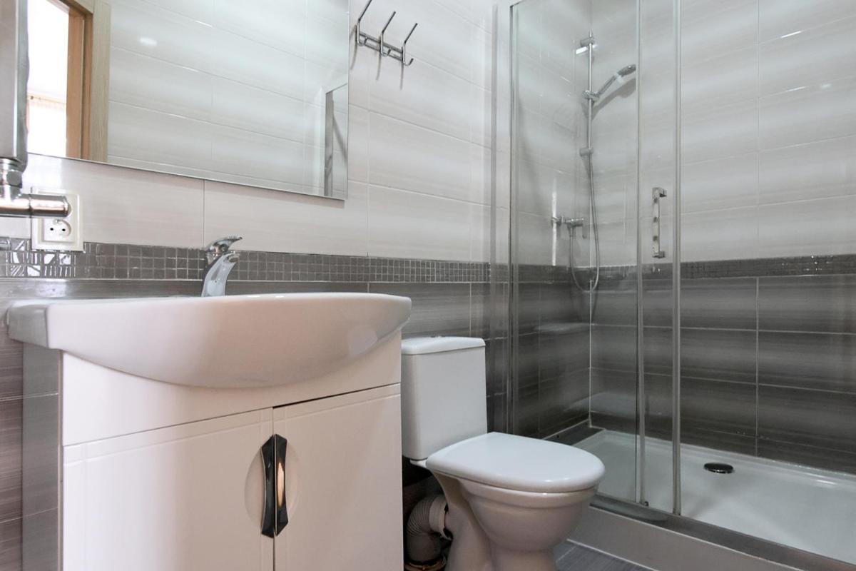 Buk Apartments On Doroshenka 25 ลวีฟ ภายนอก รูปภาพ