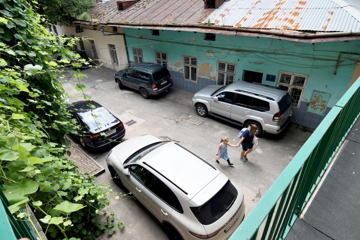 Buk Apartments On Doroshenka 25 ลวีฟ ภายนอก รูปภาพ