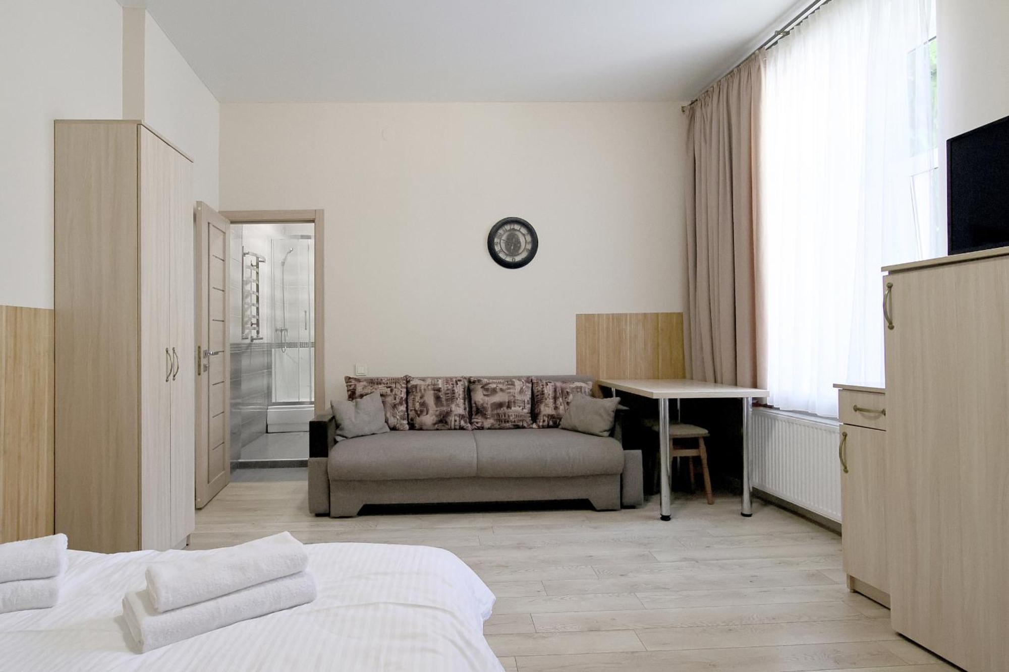 Buk Apartments On Doroshenka 25 ลวีฟ ภายนอก รูปภาพ