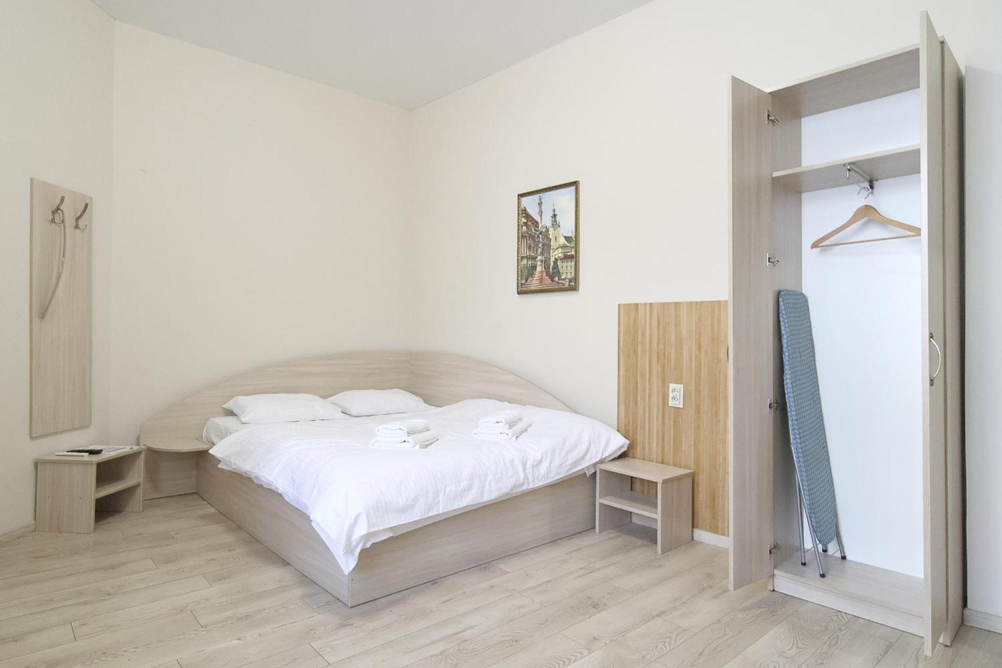 Buk Apartments On Doroshenka 25 ลวีฟ ภายนอก รูปภาพ