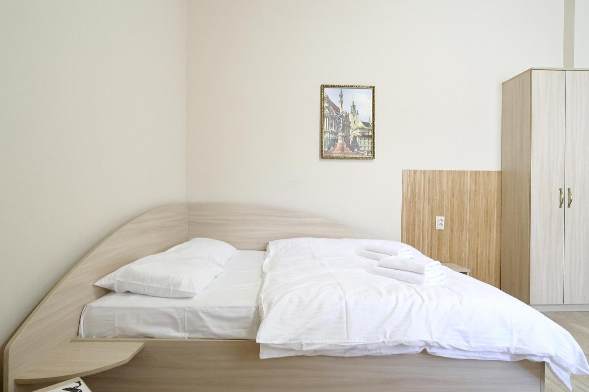 Buk Apartments On Doroshenka 25 ลวีฟ ภายนอก รูปภาพ